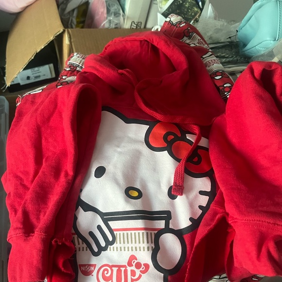 Hello Kitty Red Cup Noodles Cropped Hoodie - Picture 6 of 8